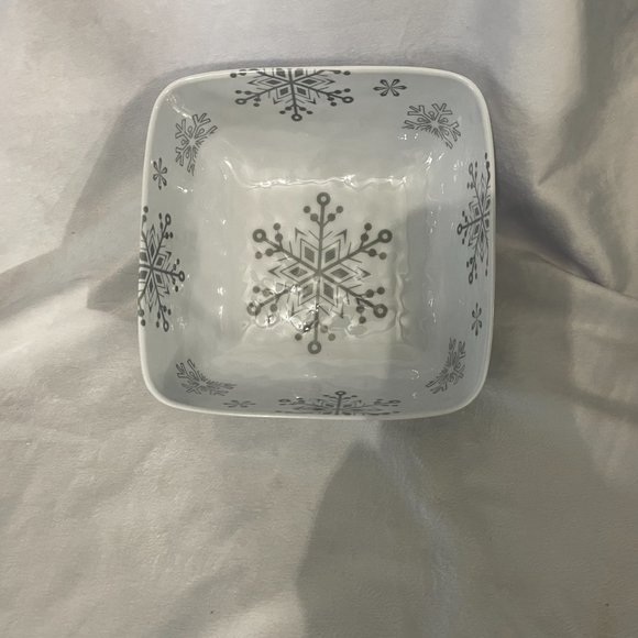 Melamine White & Sliver Snowflake Platter, Tray & Bowl Set - Picture 7 of 9